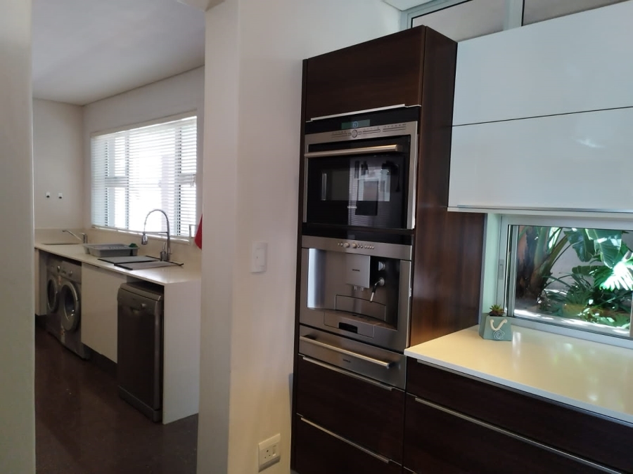 To Let 5 Bedroom Property for Rent in La Concorde Western Cape